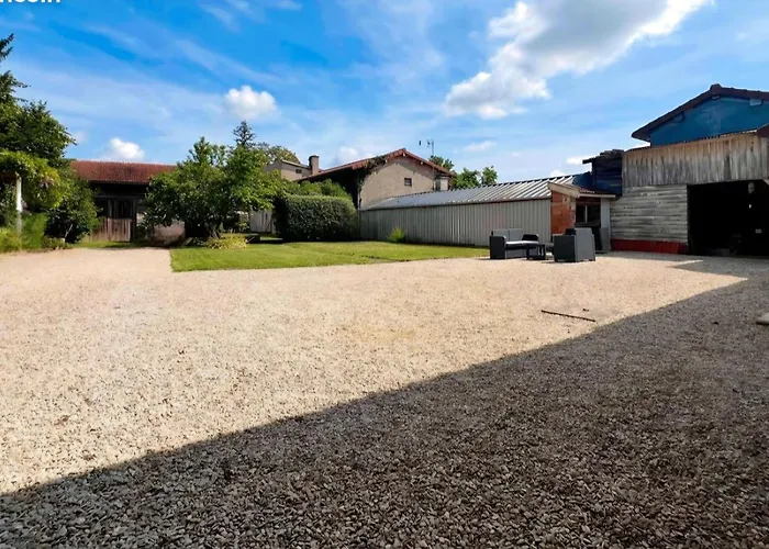 Maison De Village A Deux Pas Du Du Der Holiday home Larzicourt